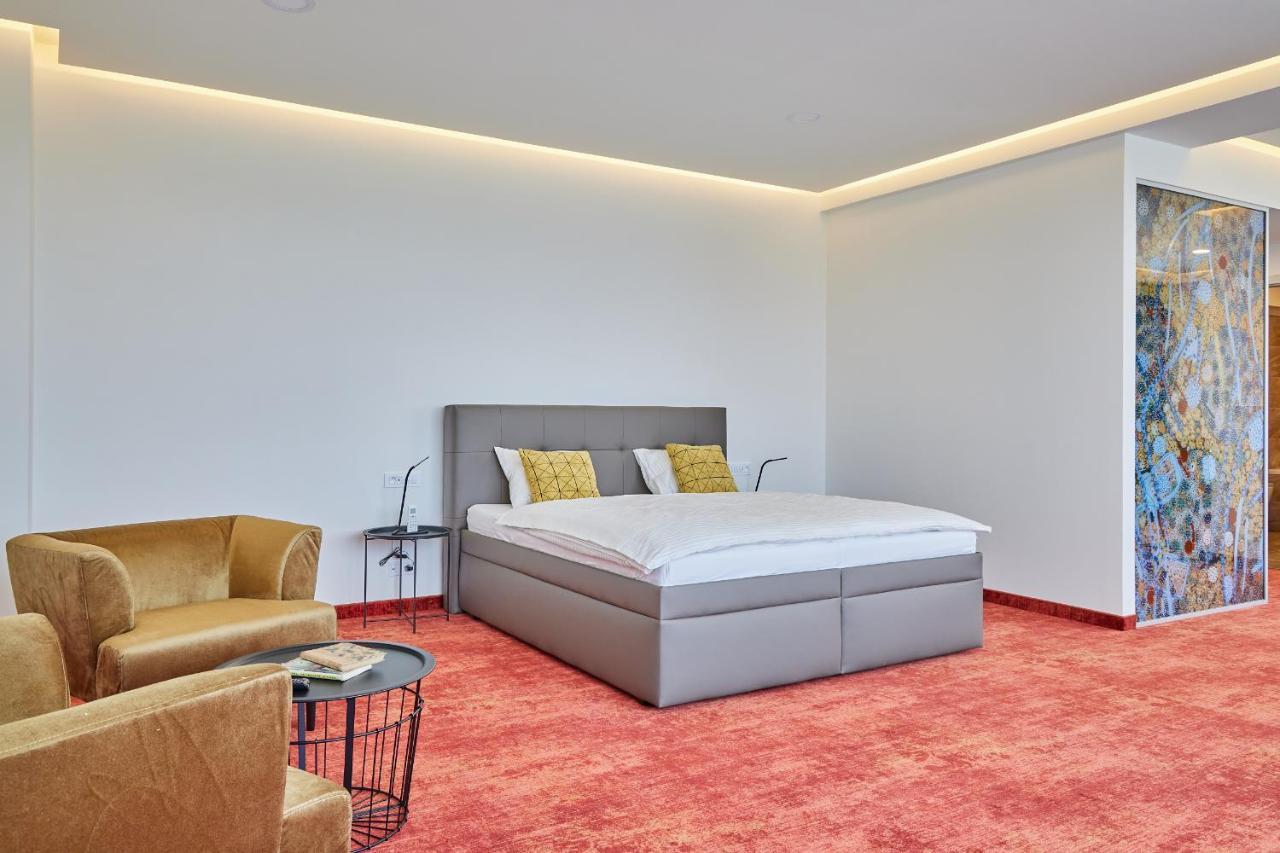 Hotel Hertz Hradec Kralove Exterior photo