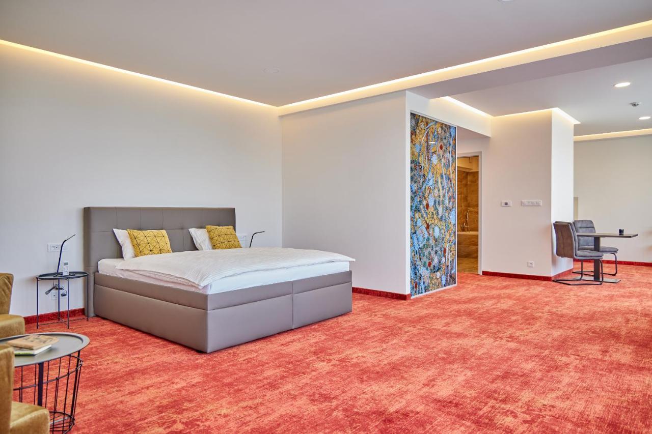 Hotel Hertz Hradec Kralove Exterior photo